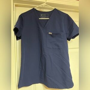 Figs Technical scrub top size small